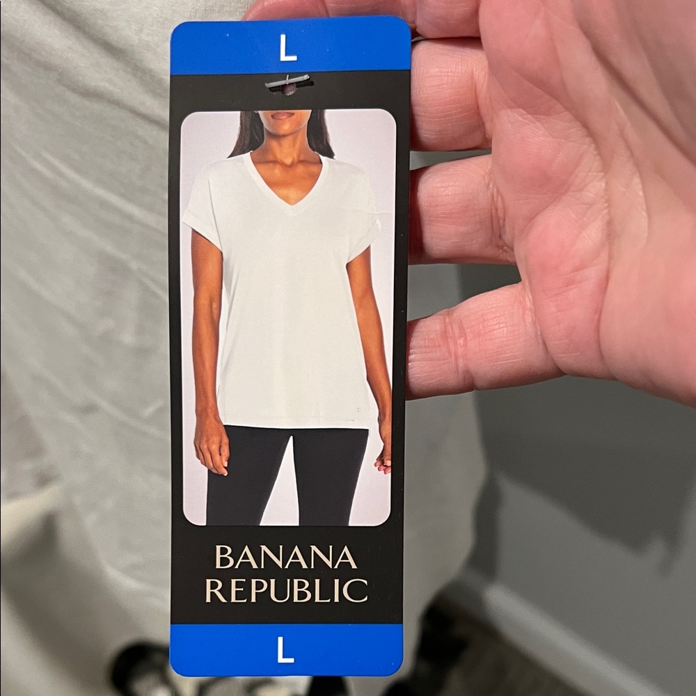 Banana Republic Classic White V-Neck Tee